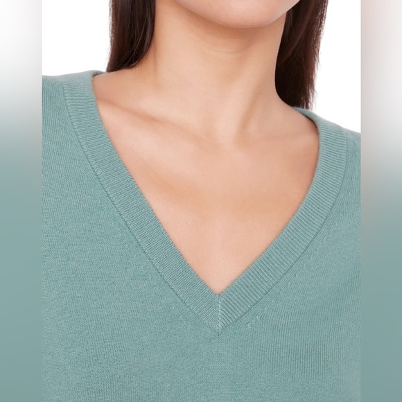 VINCE Cashmere and Wool V-neck Sweater - Picture 6 of 6